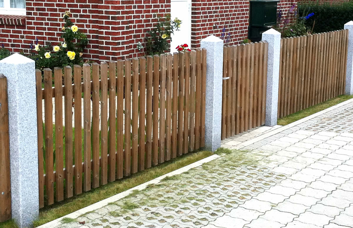 Staketenzaun aus Eigenproduktion Richter Zäune + Carports