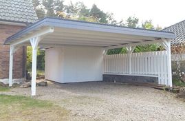 Doppelcarport mit Gerätekammer