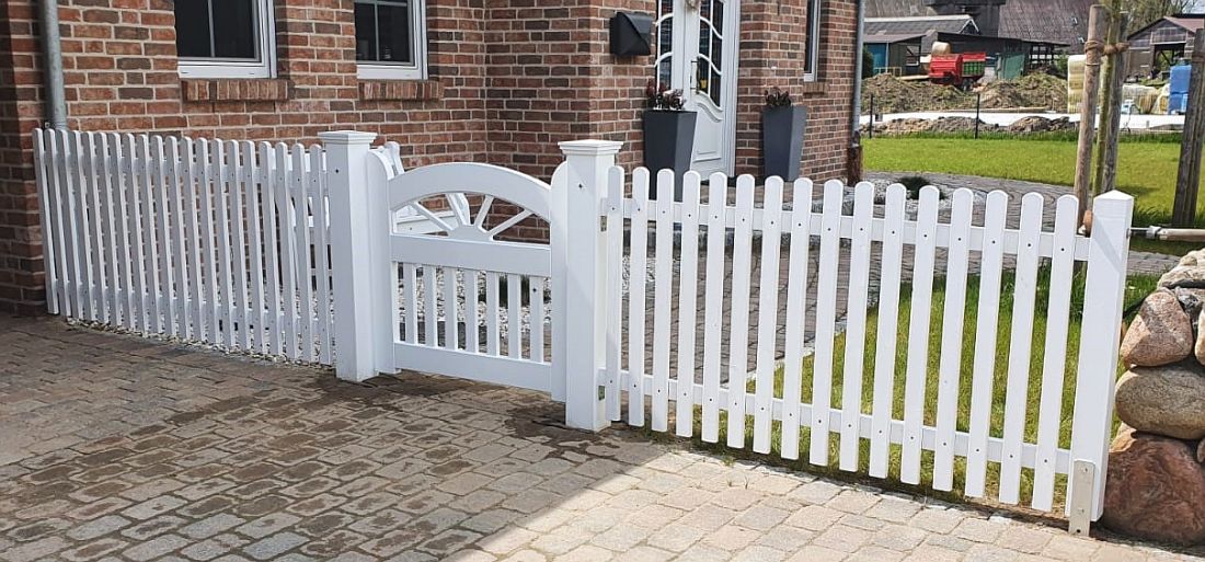 Staketenzaun aus Eigenproduktion Richter Zäune + Carports